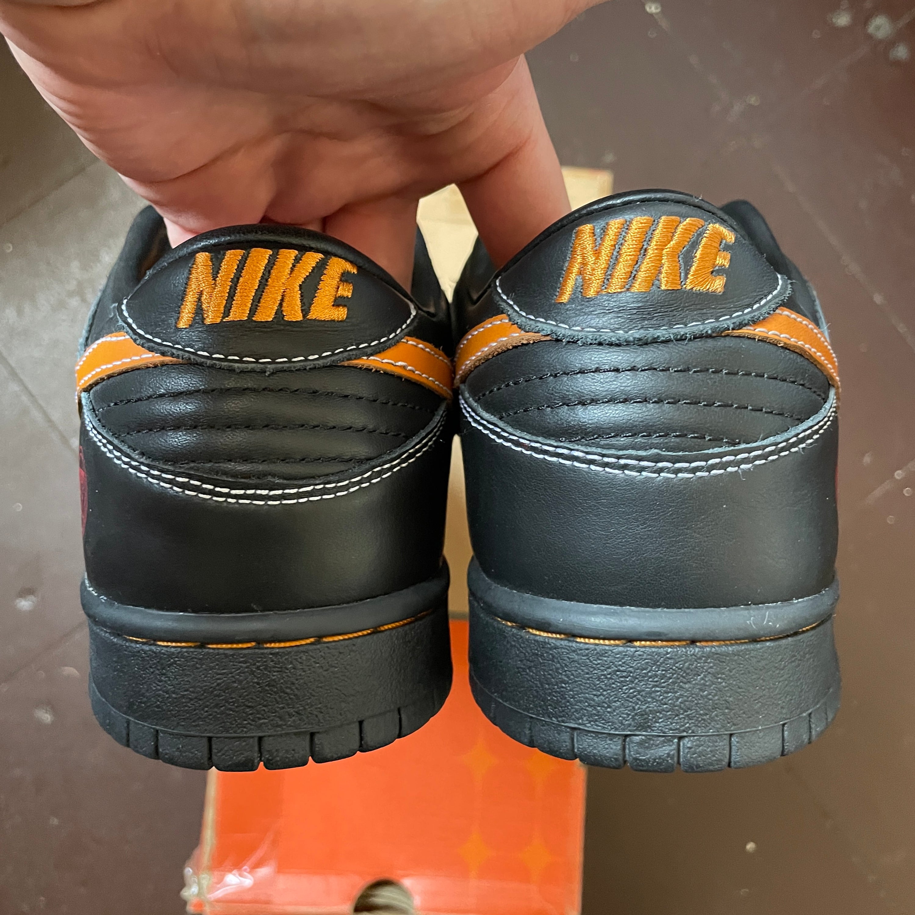 US 9 - NIKE DUNK LOW EX ID NYC "ANIMAZING" (2006)