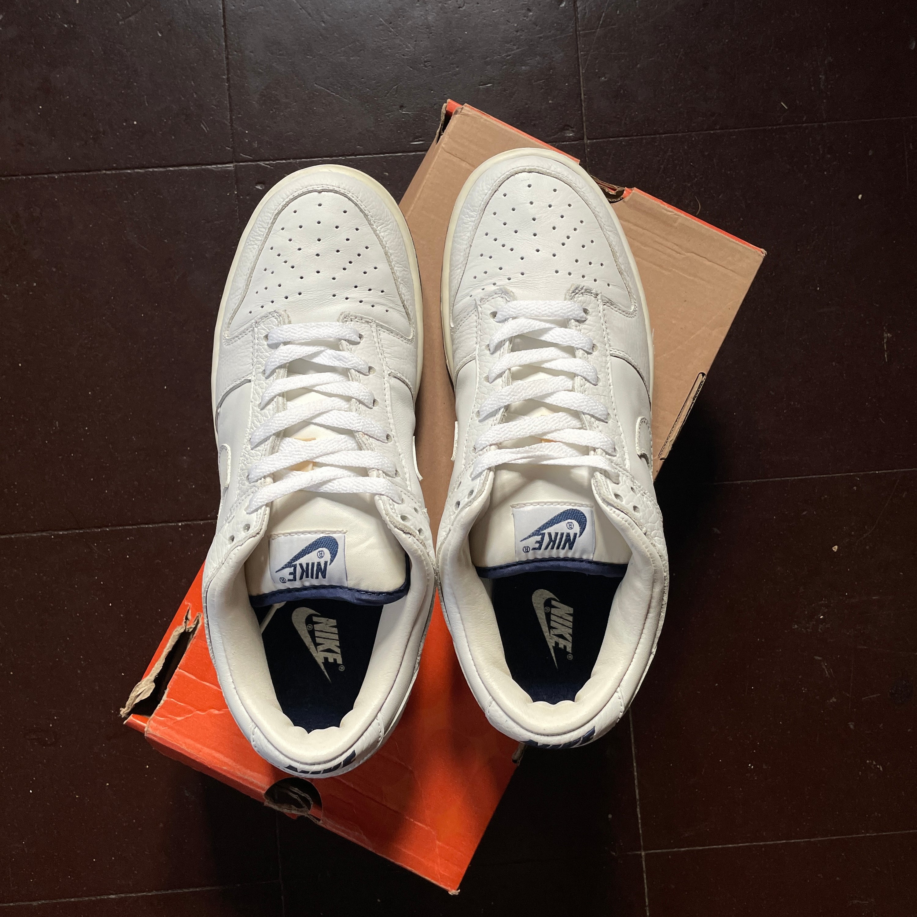 US 9.5 - NIKE DUNK LOW PRO B "WHITE OBSIDIAN" [2002]