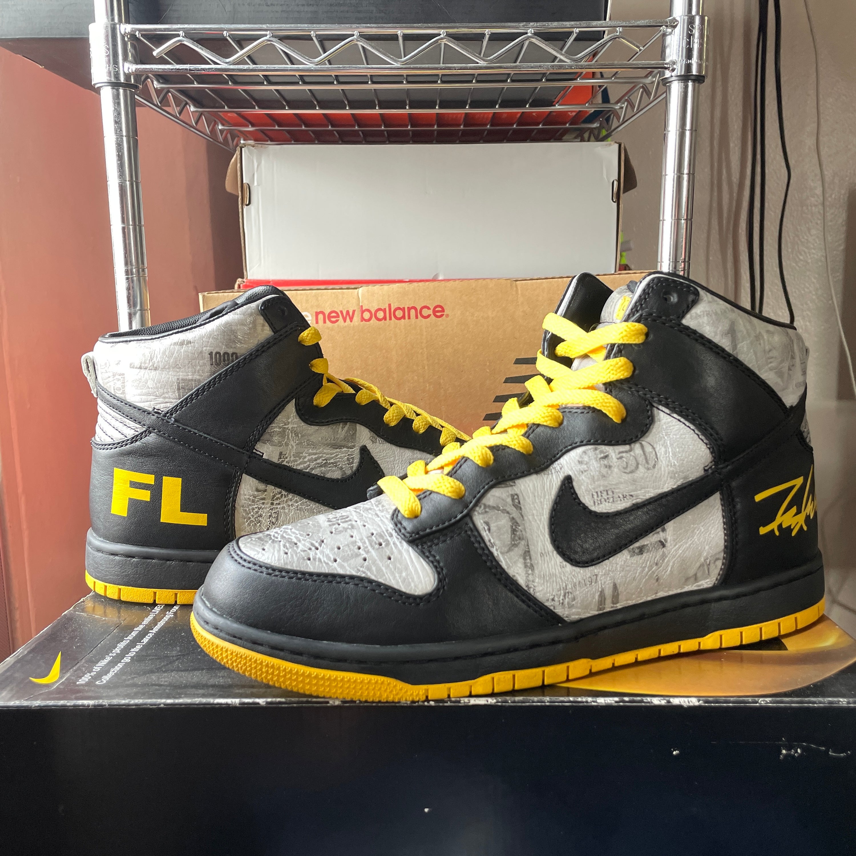 US 9 - NIKE DUNK HIGH SUPREME TZ LAF x MR. CARTOON "LIVESTRONG " [2009]