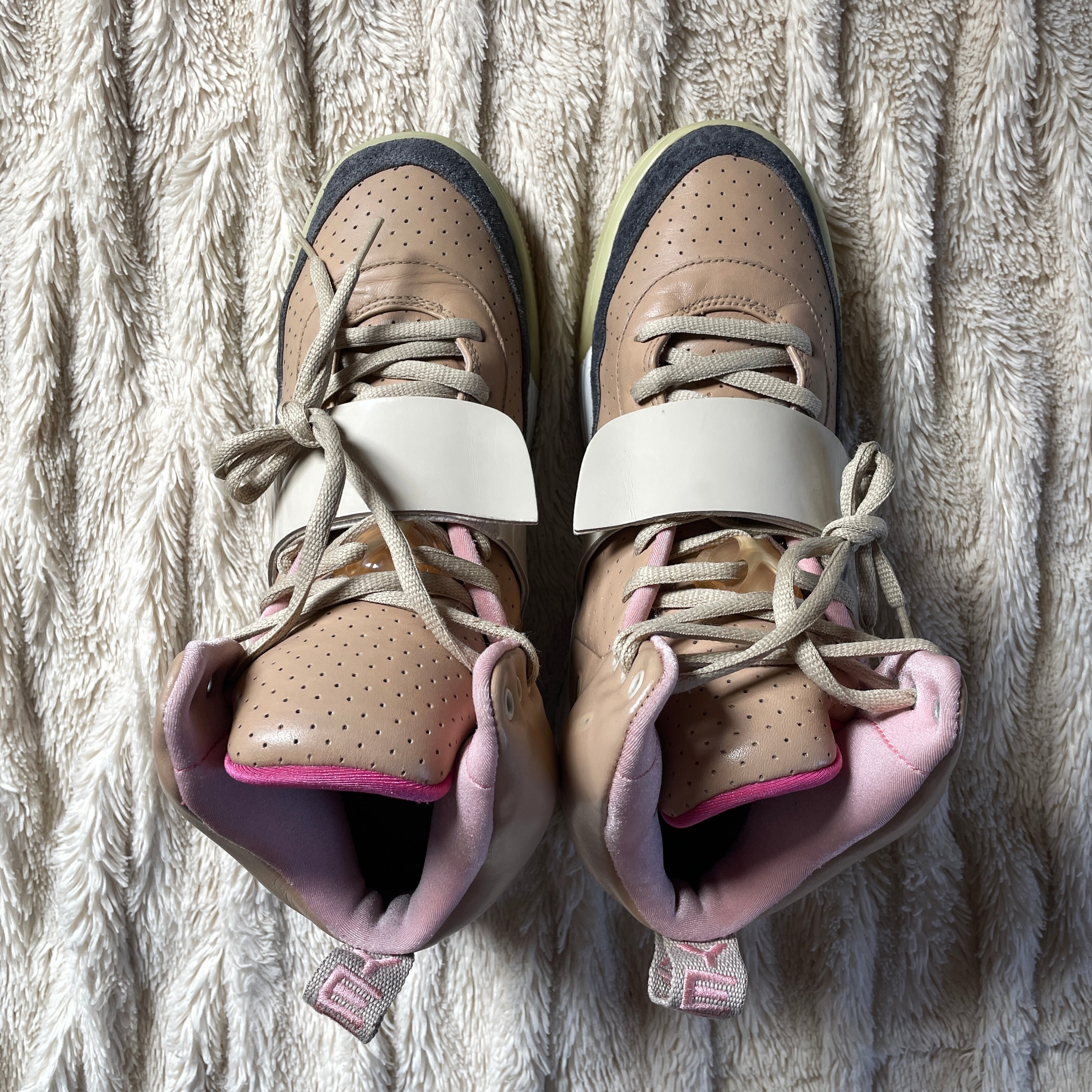 US 10.5 - NIKE AIR YEEZY 1 " NET TAN" [2009]