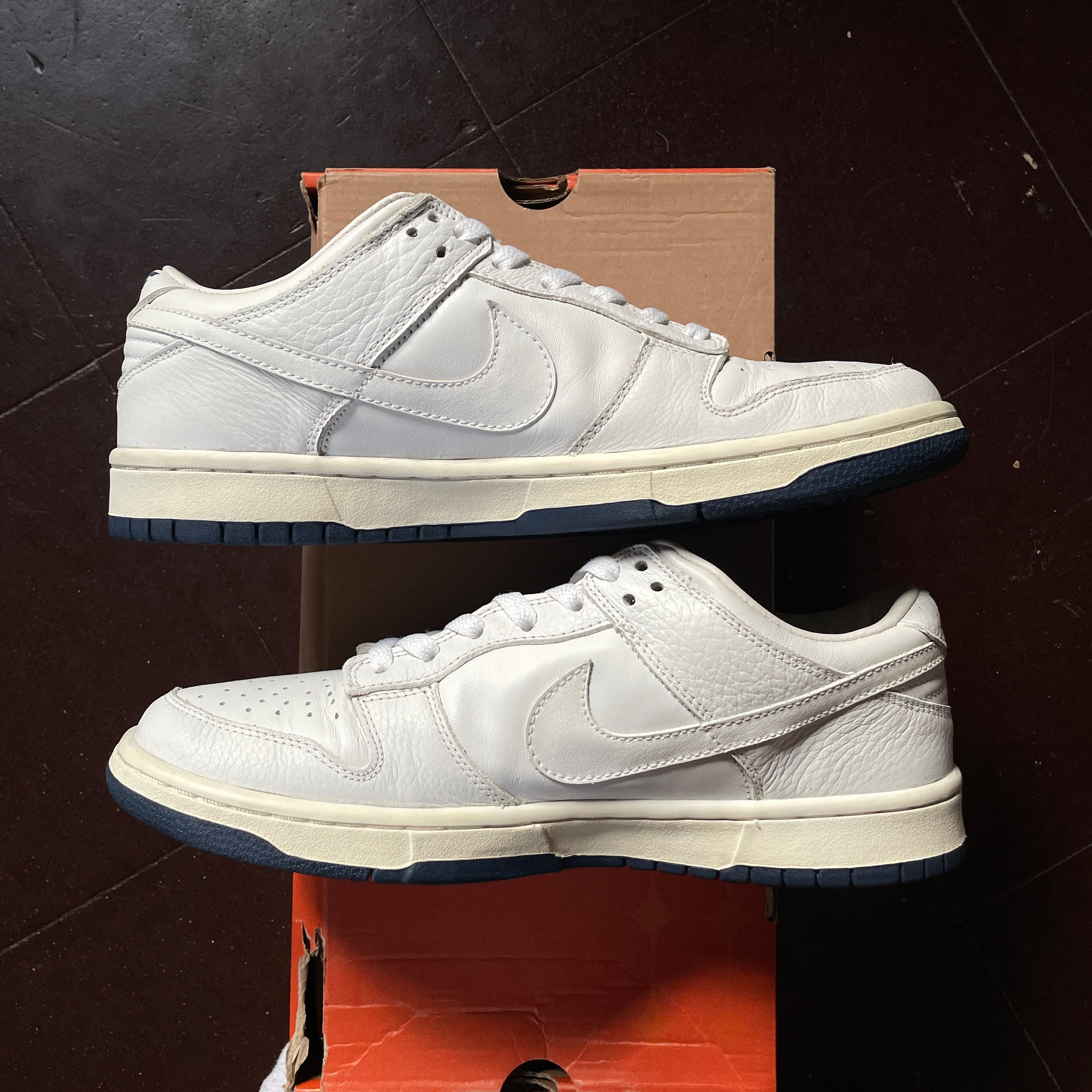 US 9.5 - NIKE DUNK LOW PRO B "WHITE OBSIDIAN" [2002]