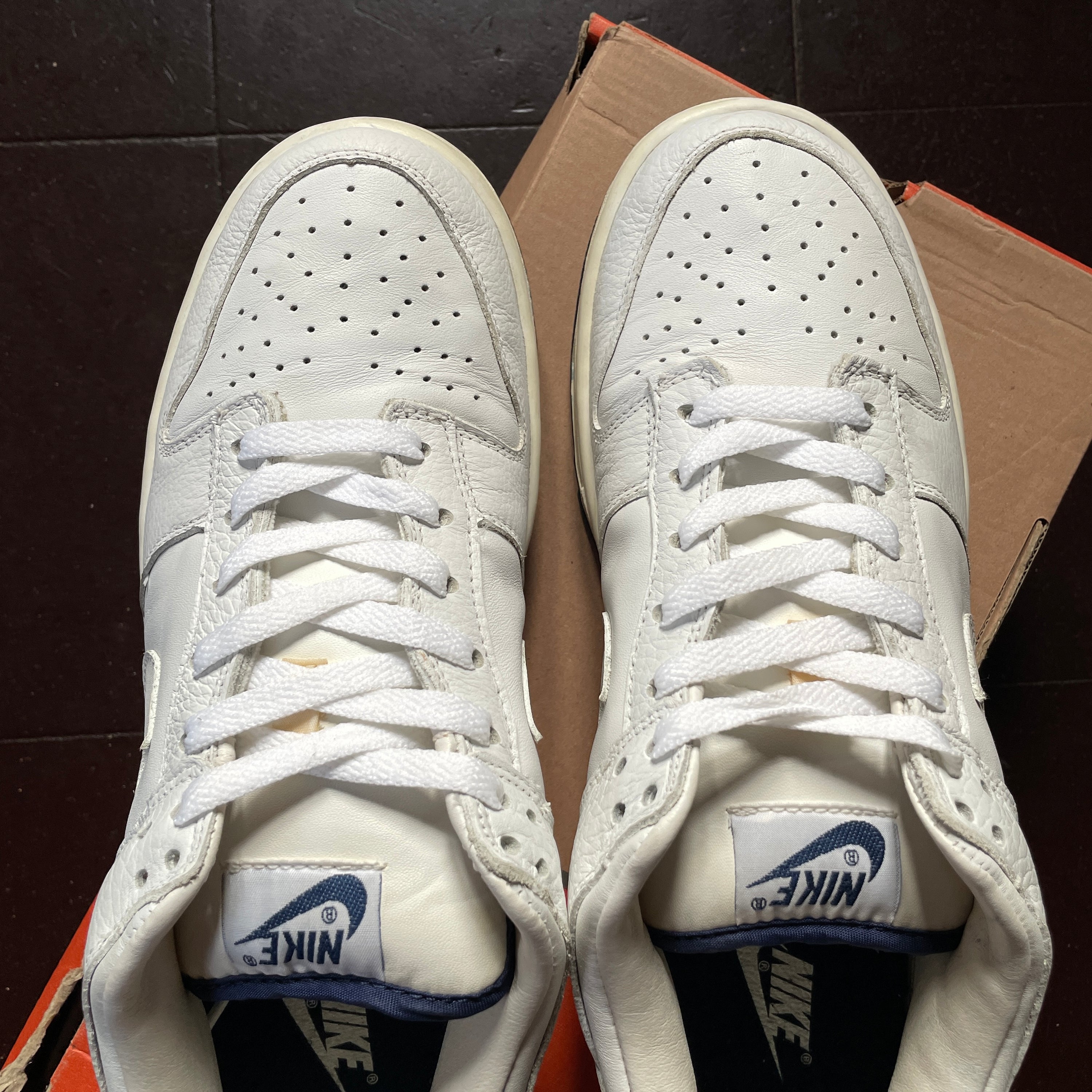 US 9.5 - NIKE DUNK LOW PRO B "WHITE OBSIDIAN" [2002]
