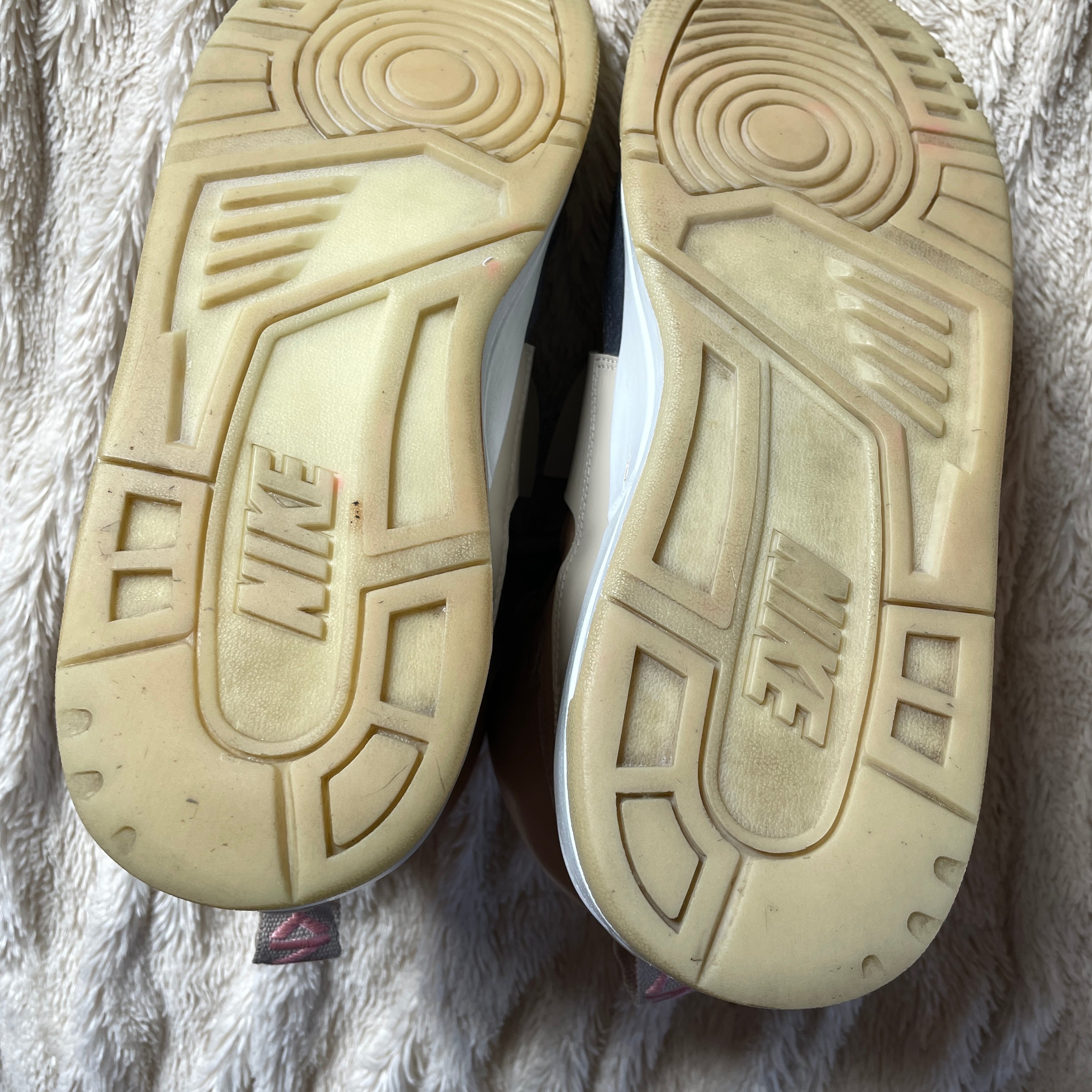 US 10.5 - NIKE AIR YEEZY 1 " NET TAN" [2009]