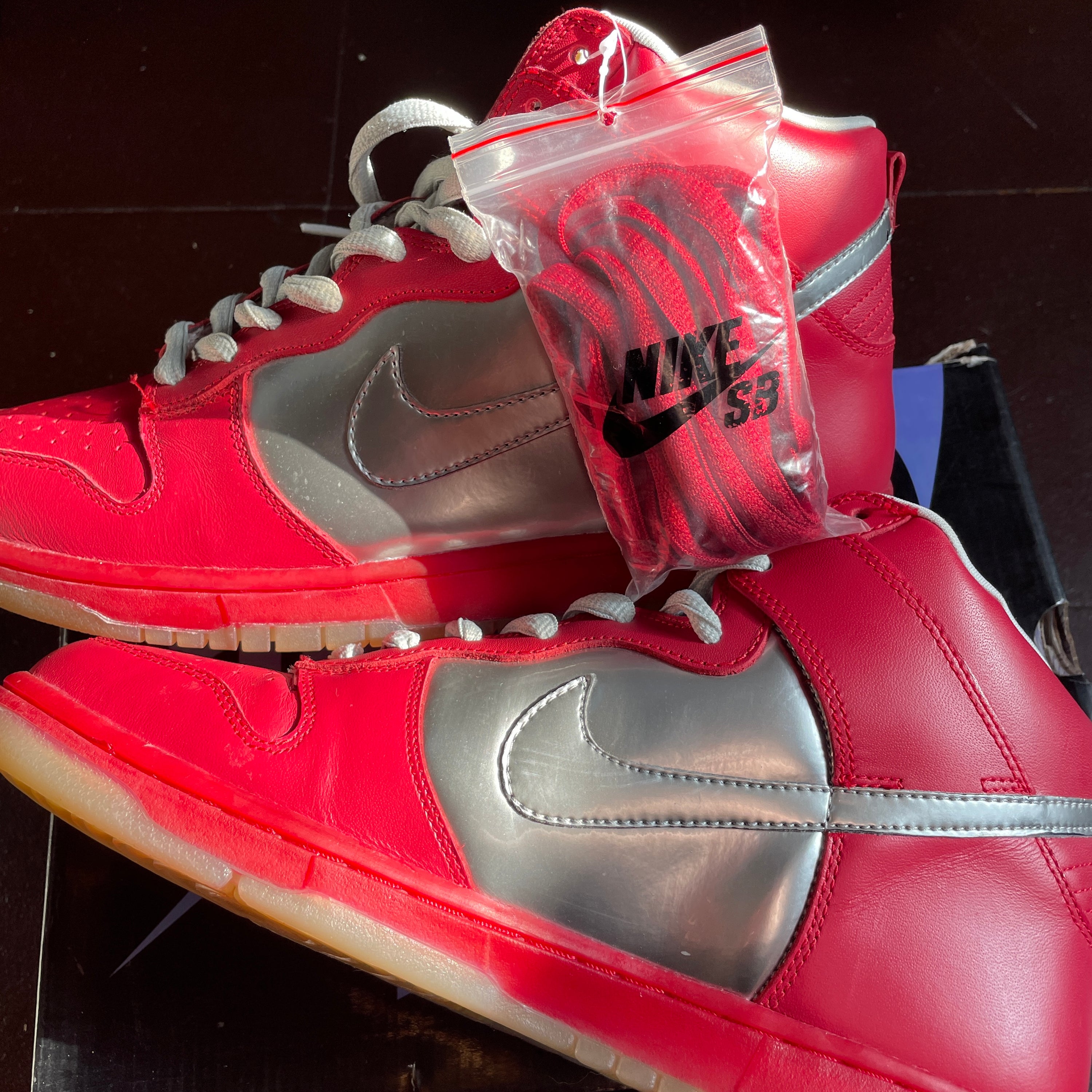 US 10.5 - NIKE DUNK HIGH PREMIUM SB "MORK & MINDY" [2006]
