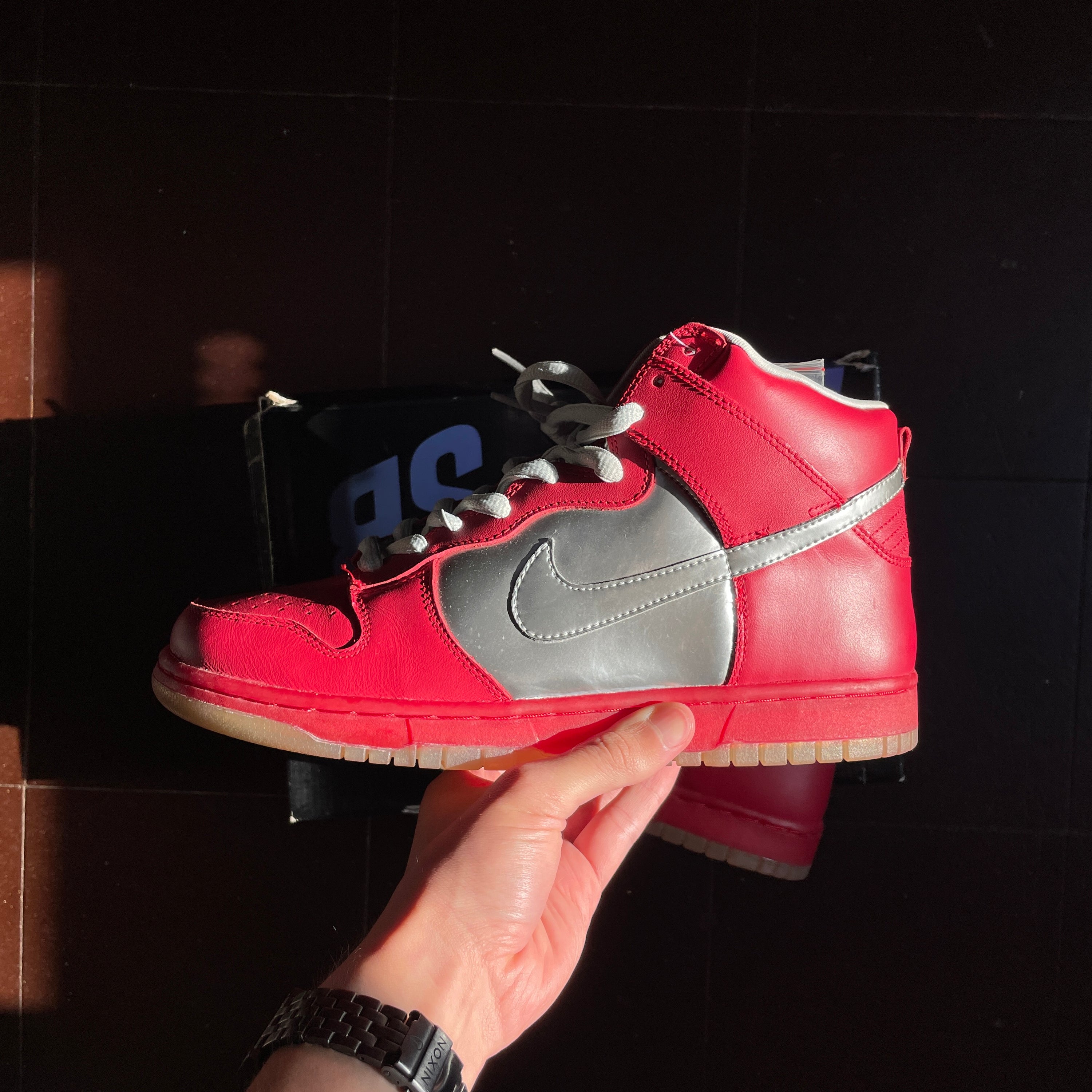 US 10.5 - NIKE DUNK HIGH PREMIUM SB "MORK & MINDY" [2006]