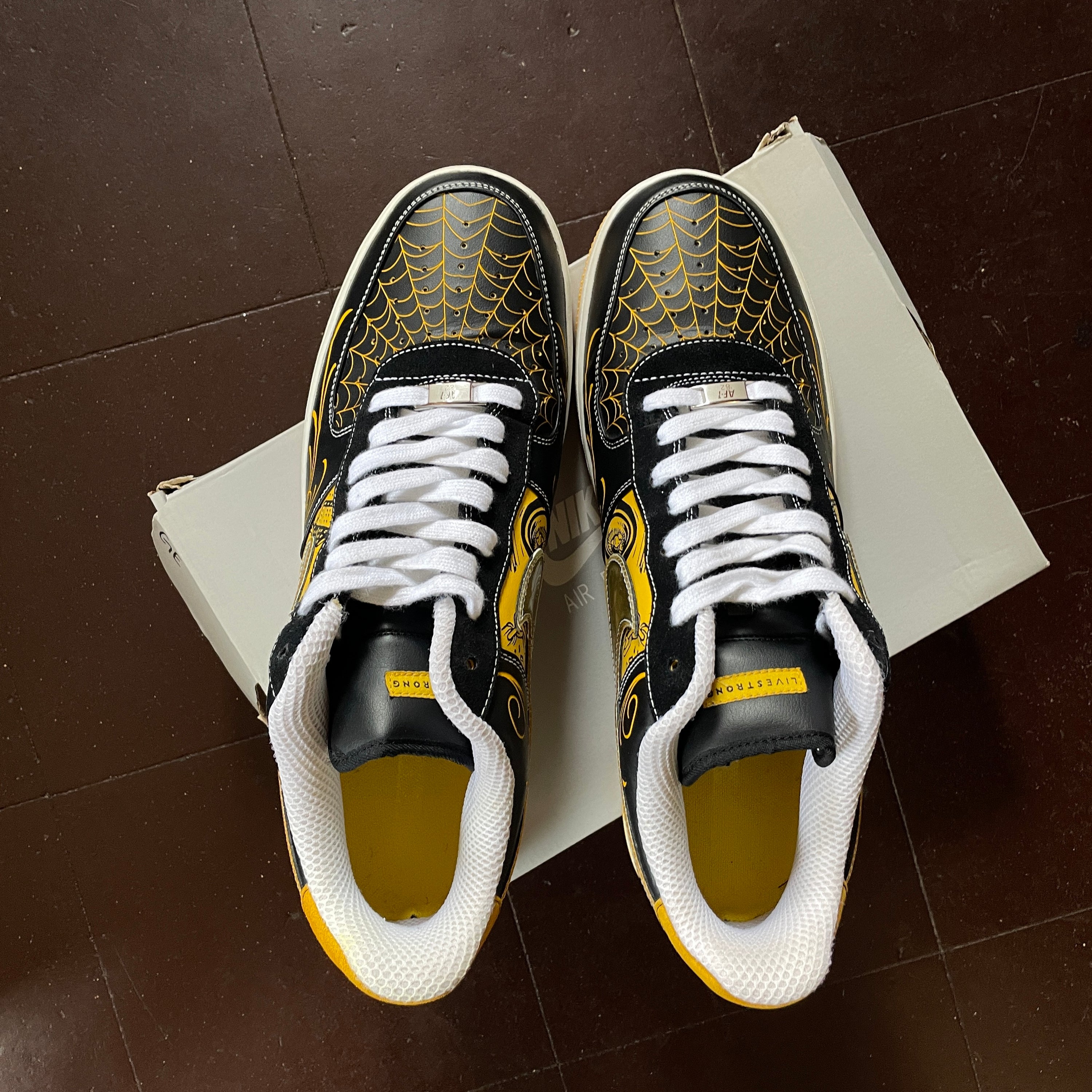 US 14 - NIKE AIR FORCE 1 LOW SUPREME TZ LAF x MR. CARTOON "LIVESTRONG " [2009]