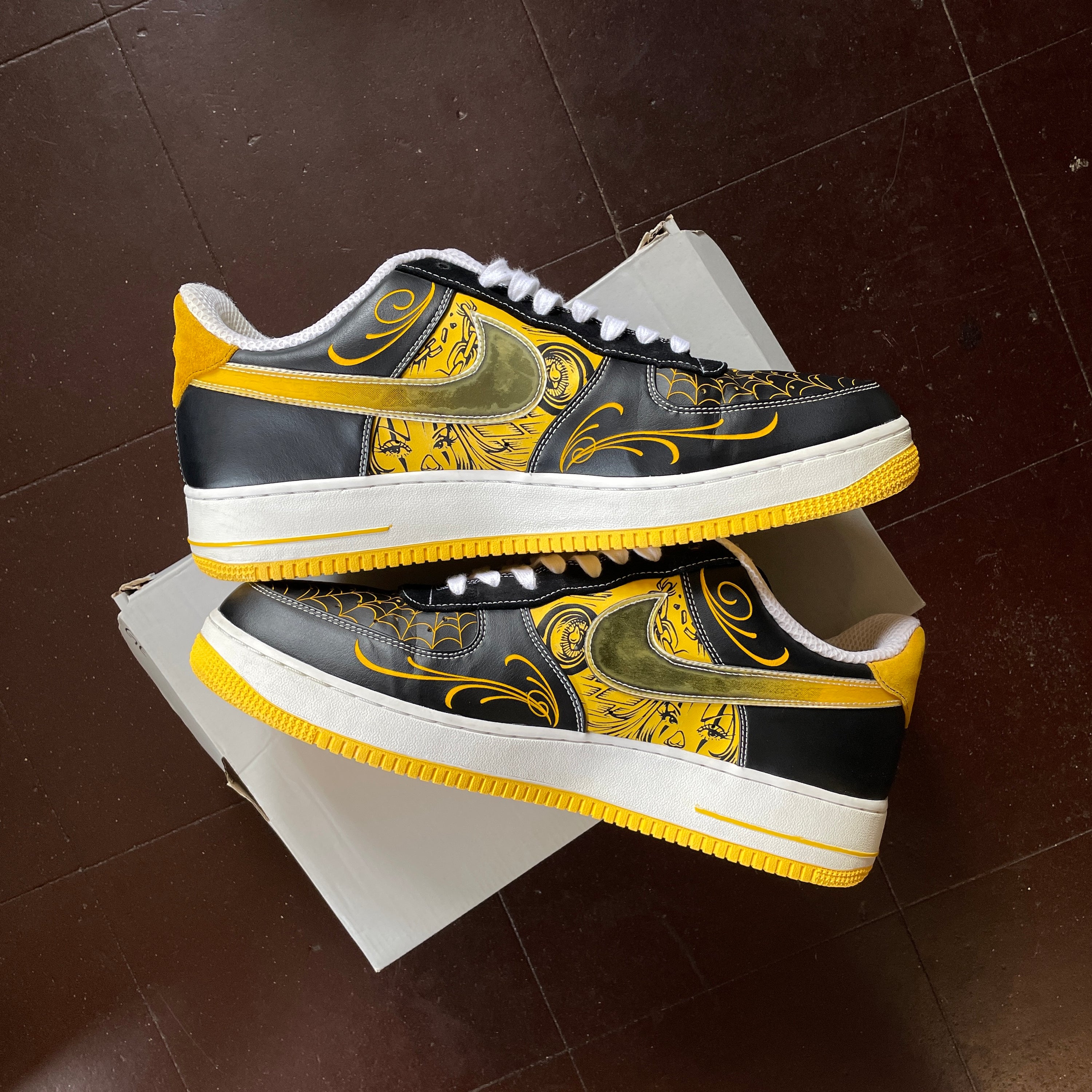 US 14 - NIKE AIR FORCE 1 LOW SUPREME TZ LAF x MR. CARTOON "LIVESTRONG " [2009]