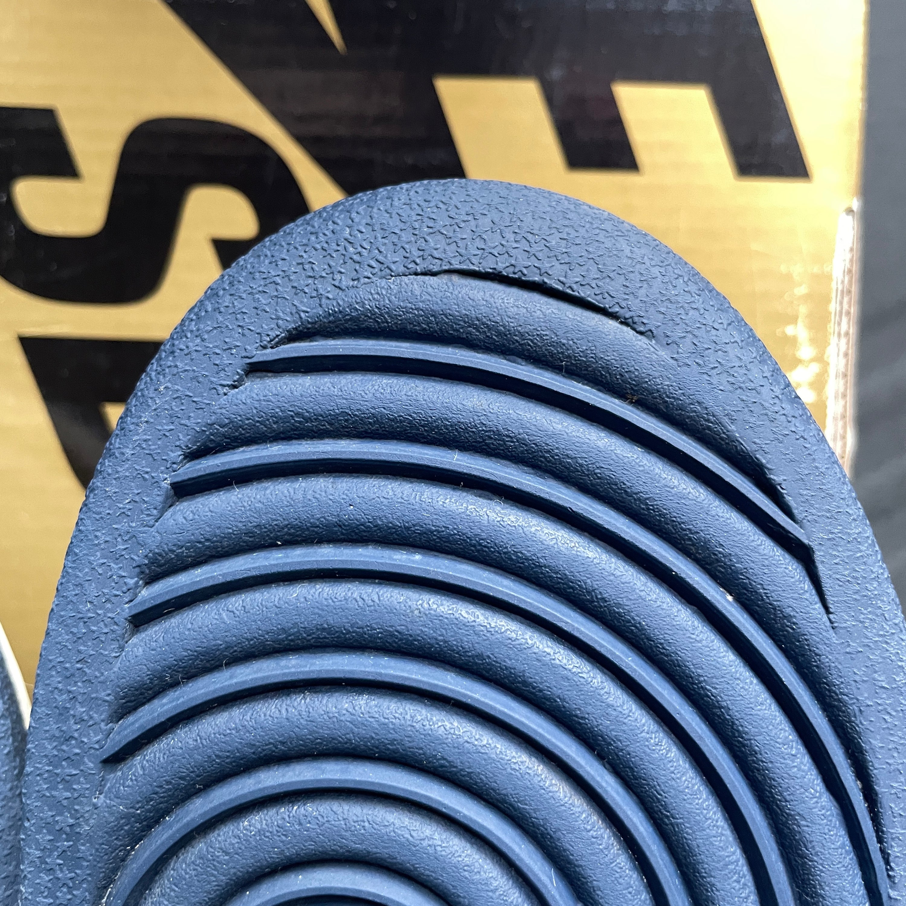 US 9.5 - NIKE DUNK LOW PRO B "WHITE OBSIDIAN" [2002]