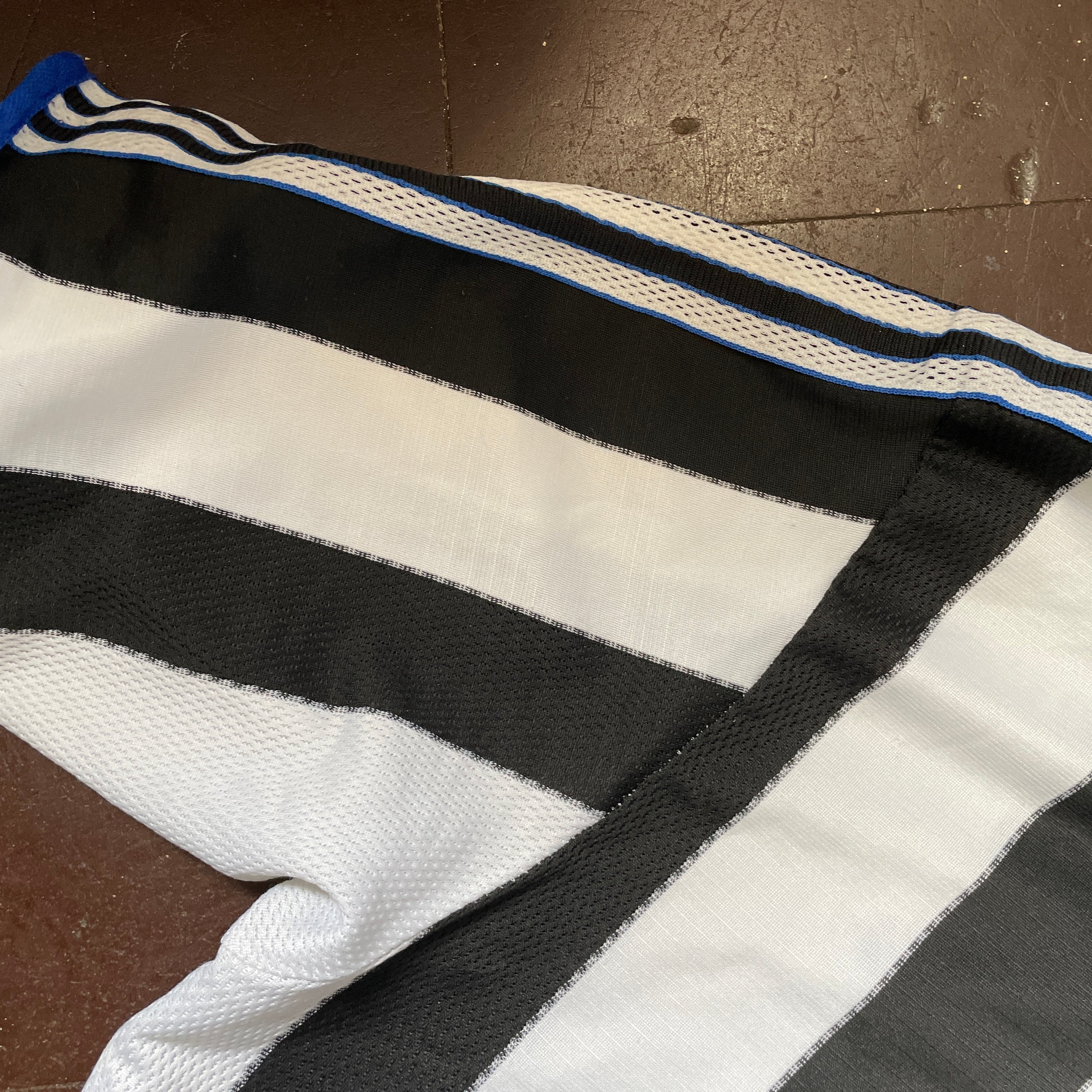 US L - ADIDAS NEWCASTLE UNITED BROWNALE SOCCER JERSEY "HOME" [2000]