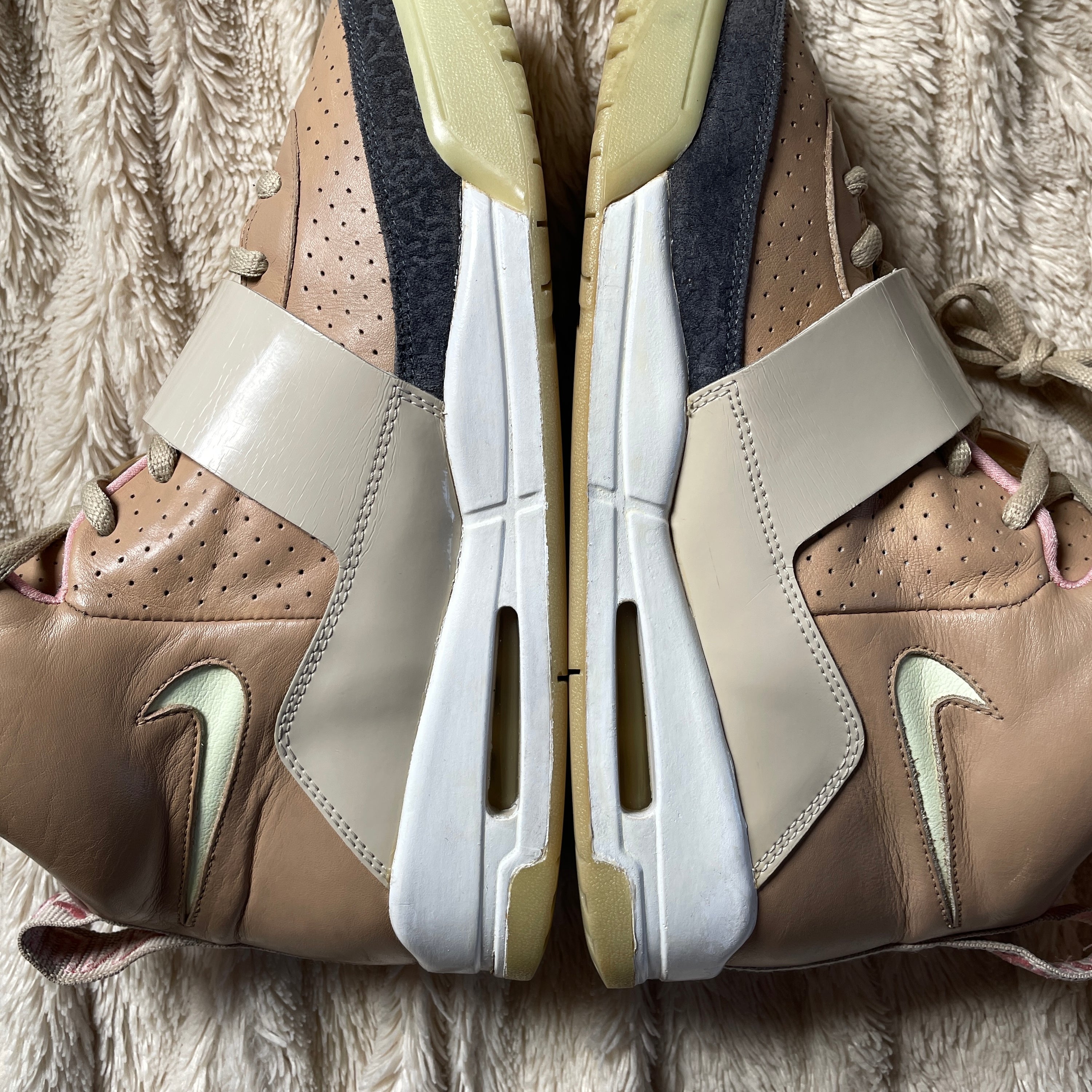 US 10.5 - NIKE AIR YEEZY 1 " NET TAN" [2009]