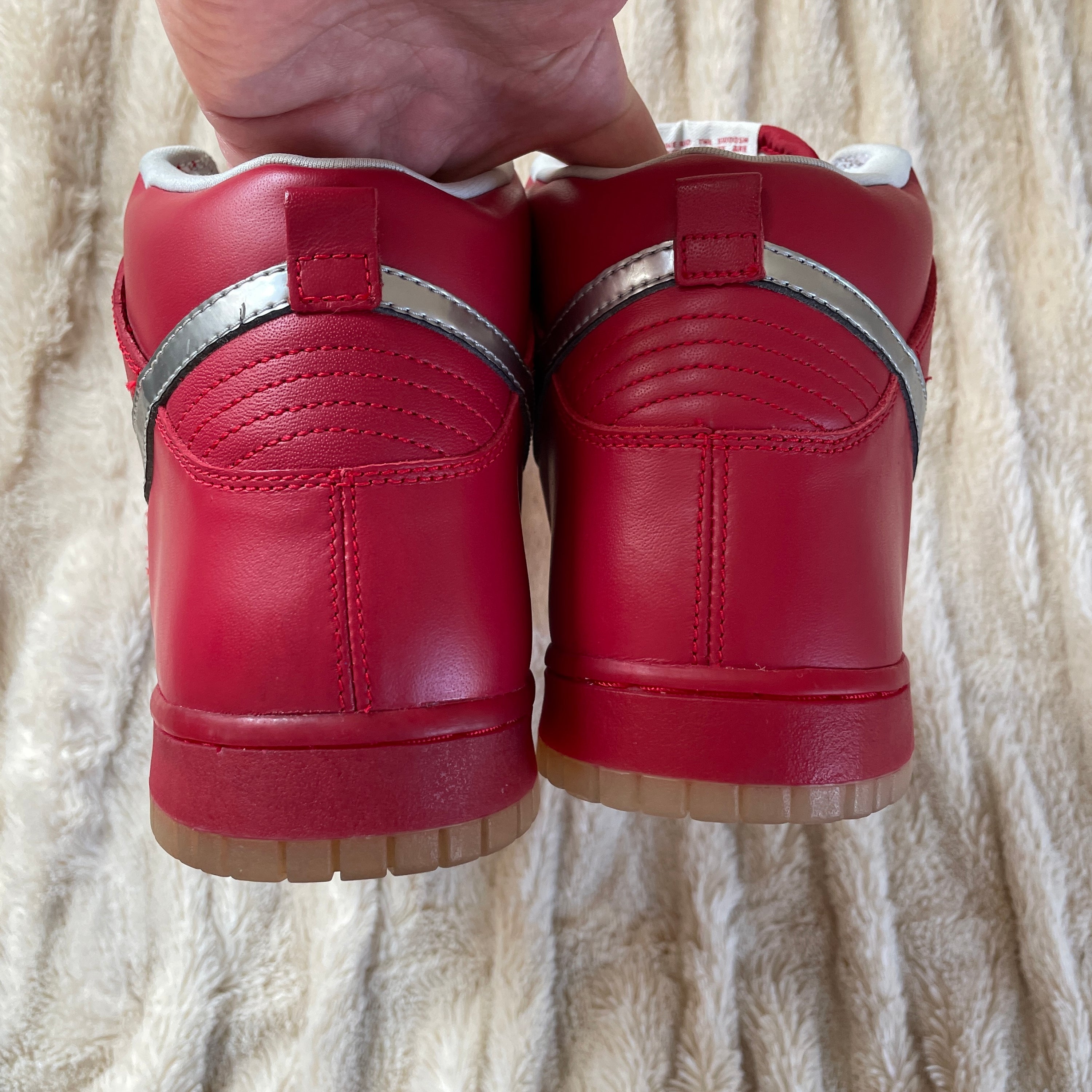 US 10.5 - NIKE DUNK HIGH PREMIUM SB "MORK & MINDY" [2006]