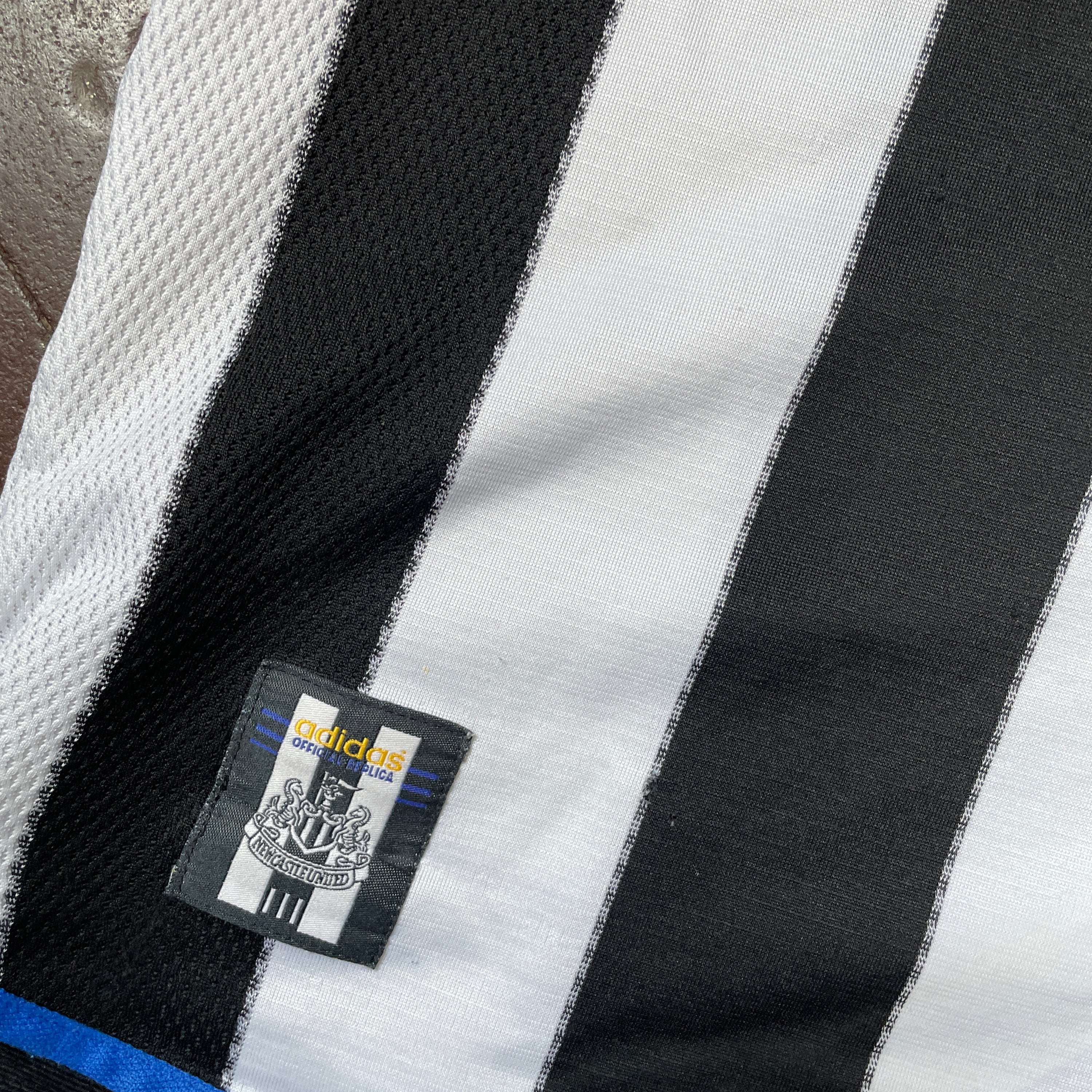 US L - ADIDAS NEWCASTLE UNITED BROWNALE SOCCER JERSEY "HOME" [2000]