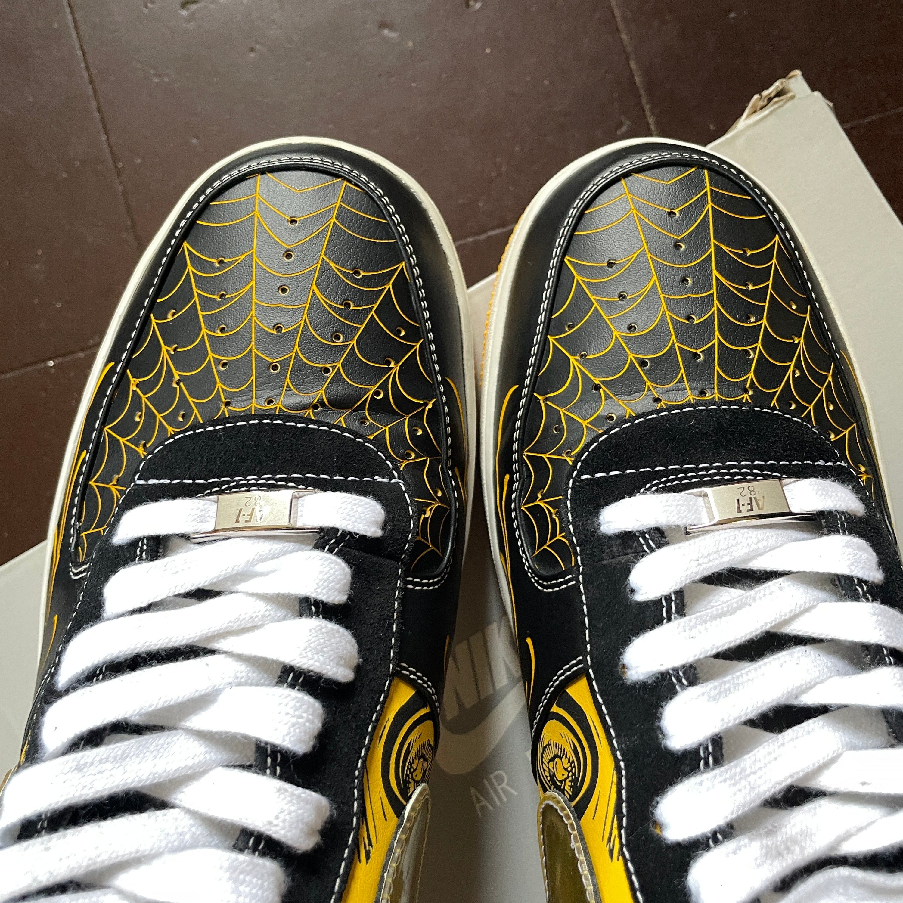 US 14 - NIKE AIR FORCE 1 LOW SUPREME TZ LAF x MR. CARTOON "LIVESTRONG " [2009]