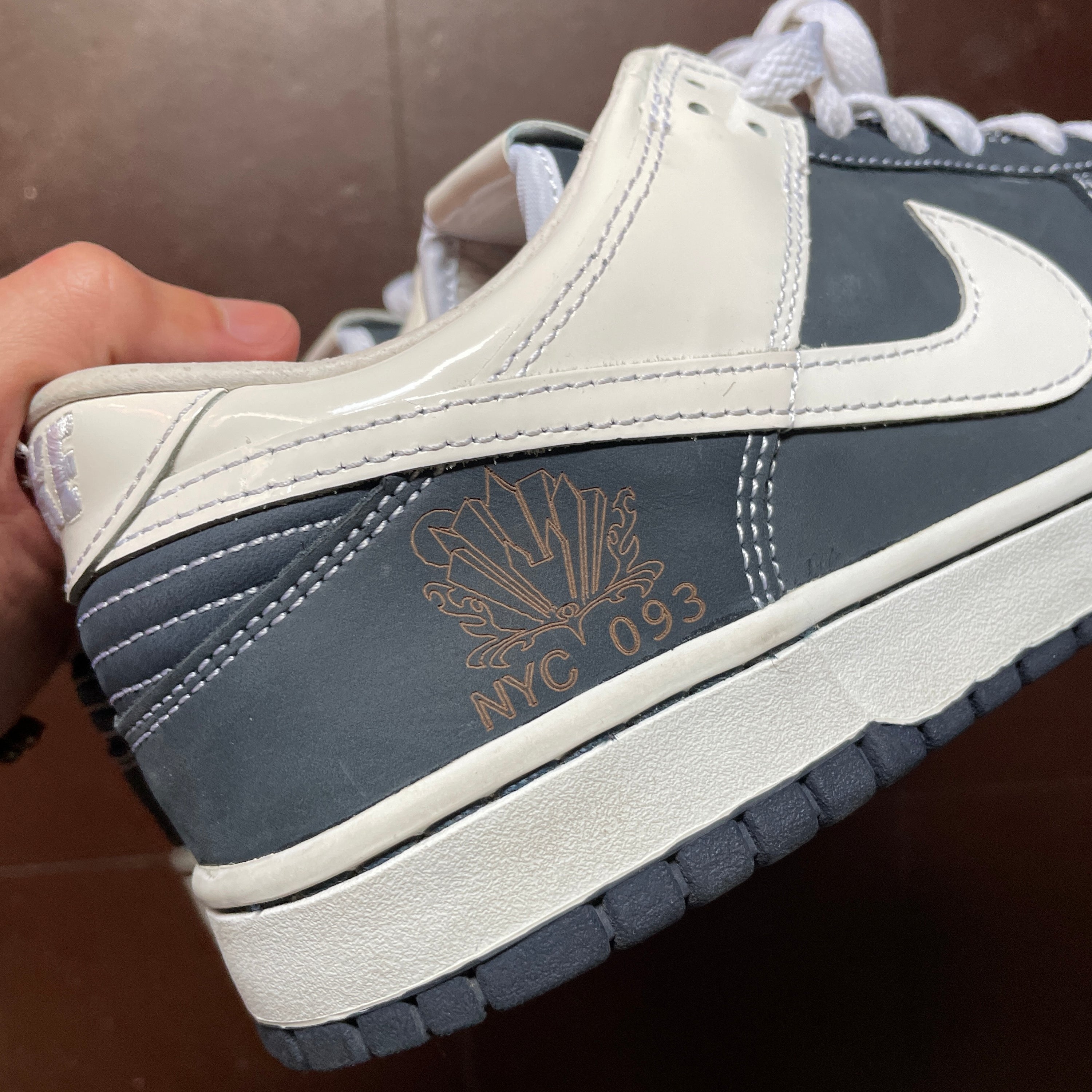 US 10 - NIKE DUNK LOW ID 25 SOLE COLLECTOR "NY YANKEES" [2003]