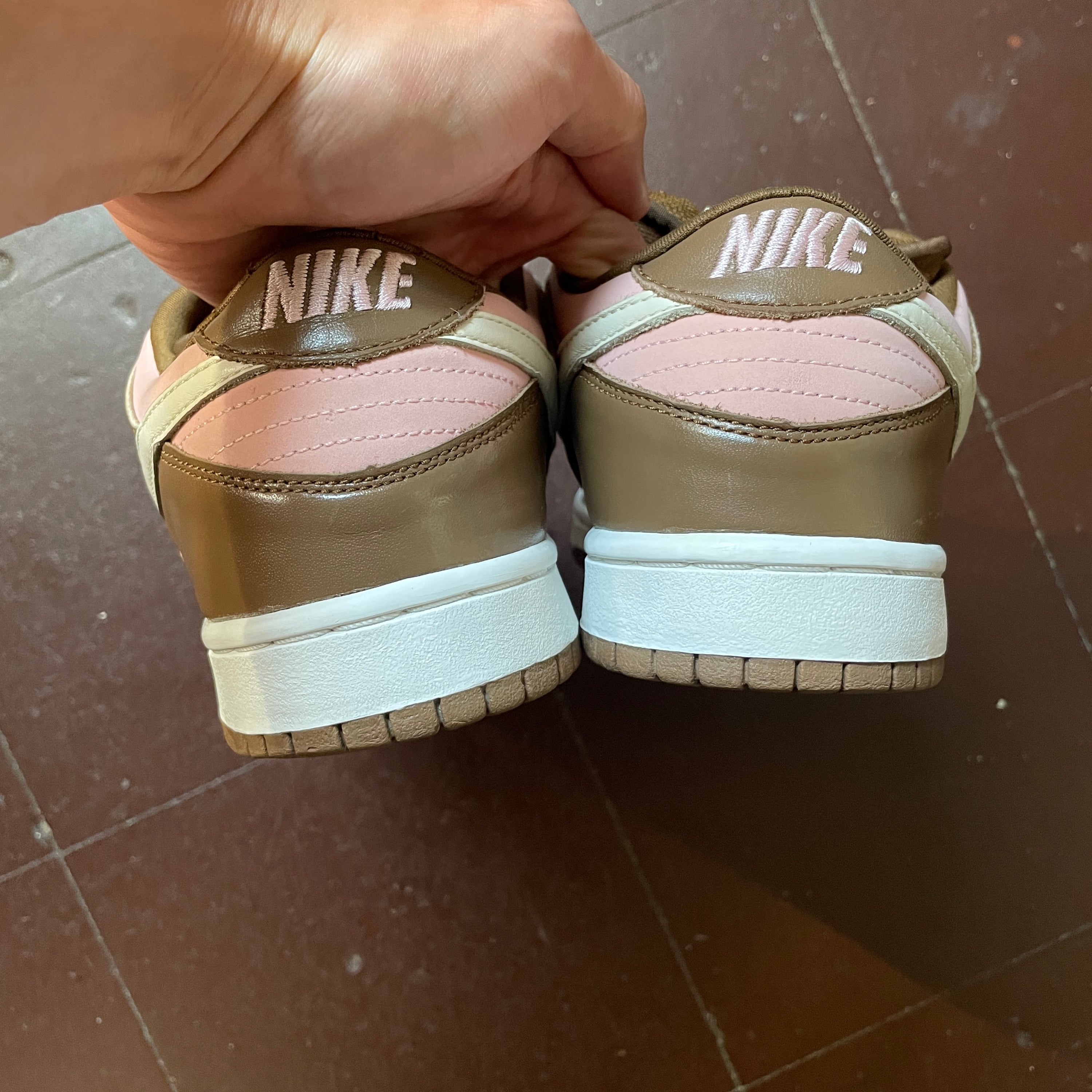 US 10 - NIKE DUNK LOW PRO SB x STUSSY "SHY PINK CHERRY" [2005]