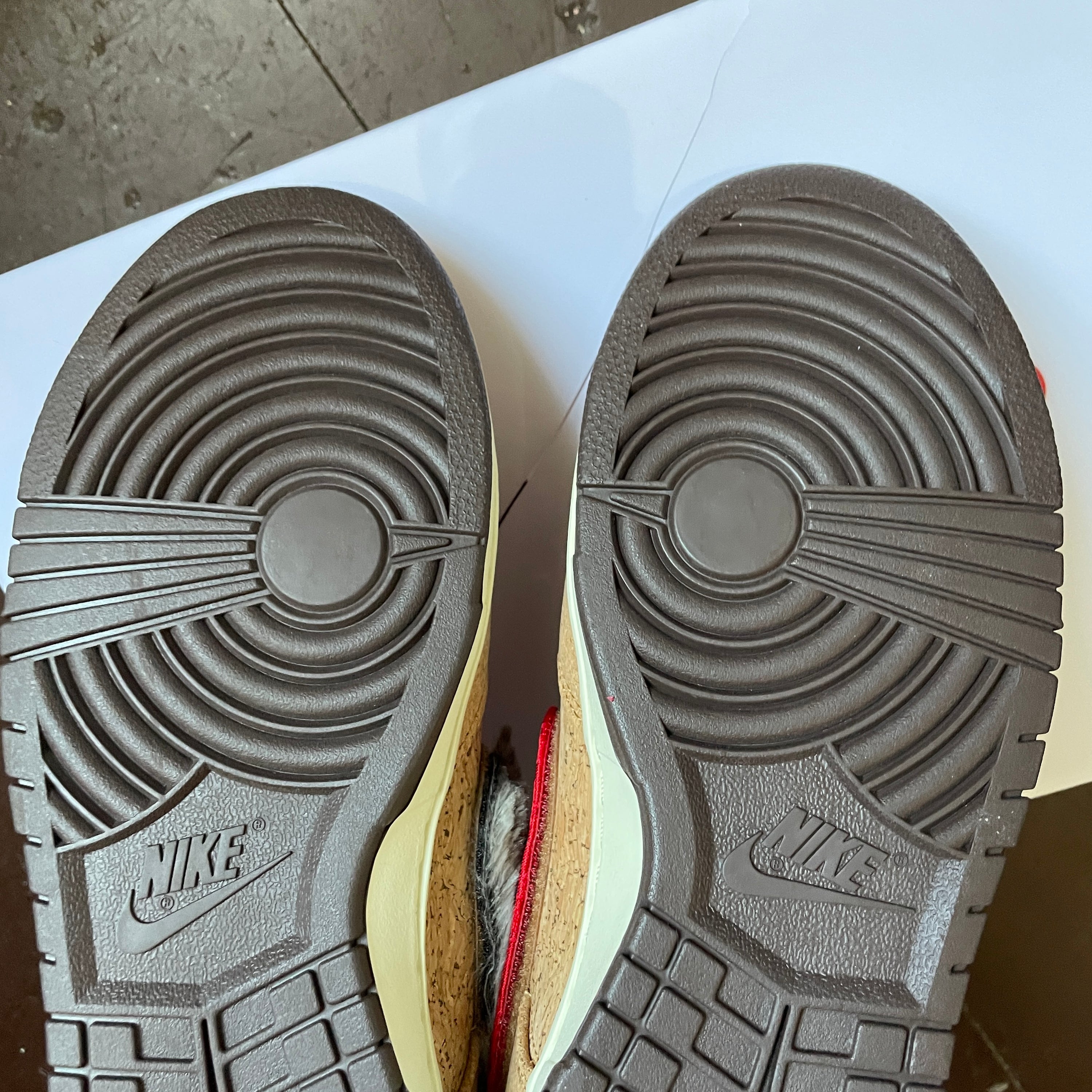 US 11 - FRIENDS & FAMILY NIKE DUNK LOW SP x CLOT "CORK" [2020]