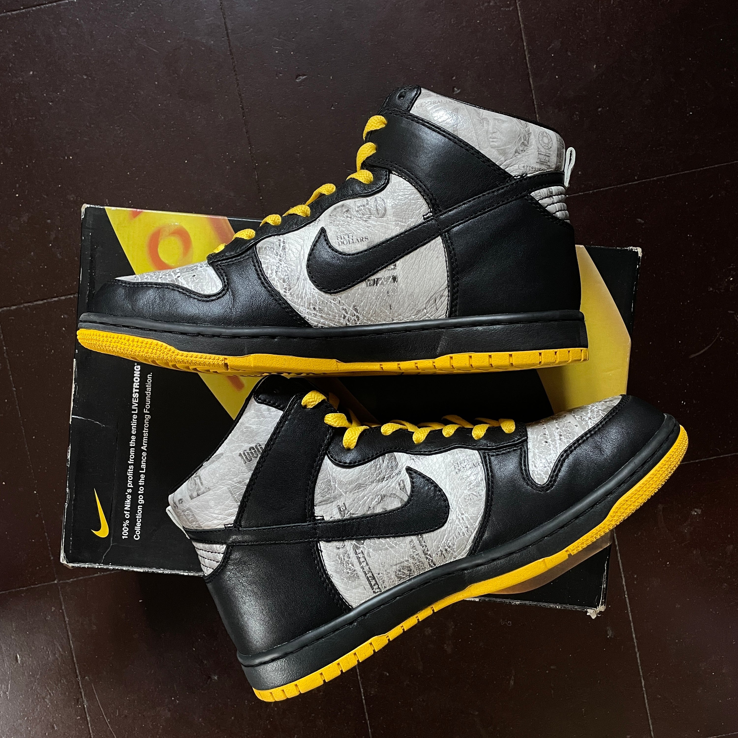 US 9 - NIKE DUNK HIGH SUPREME TZ LAF x MR. CARTOON "LIVESTRONG " [2009]