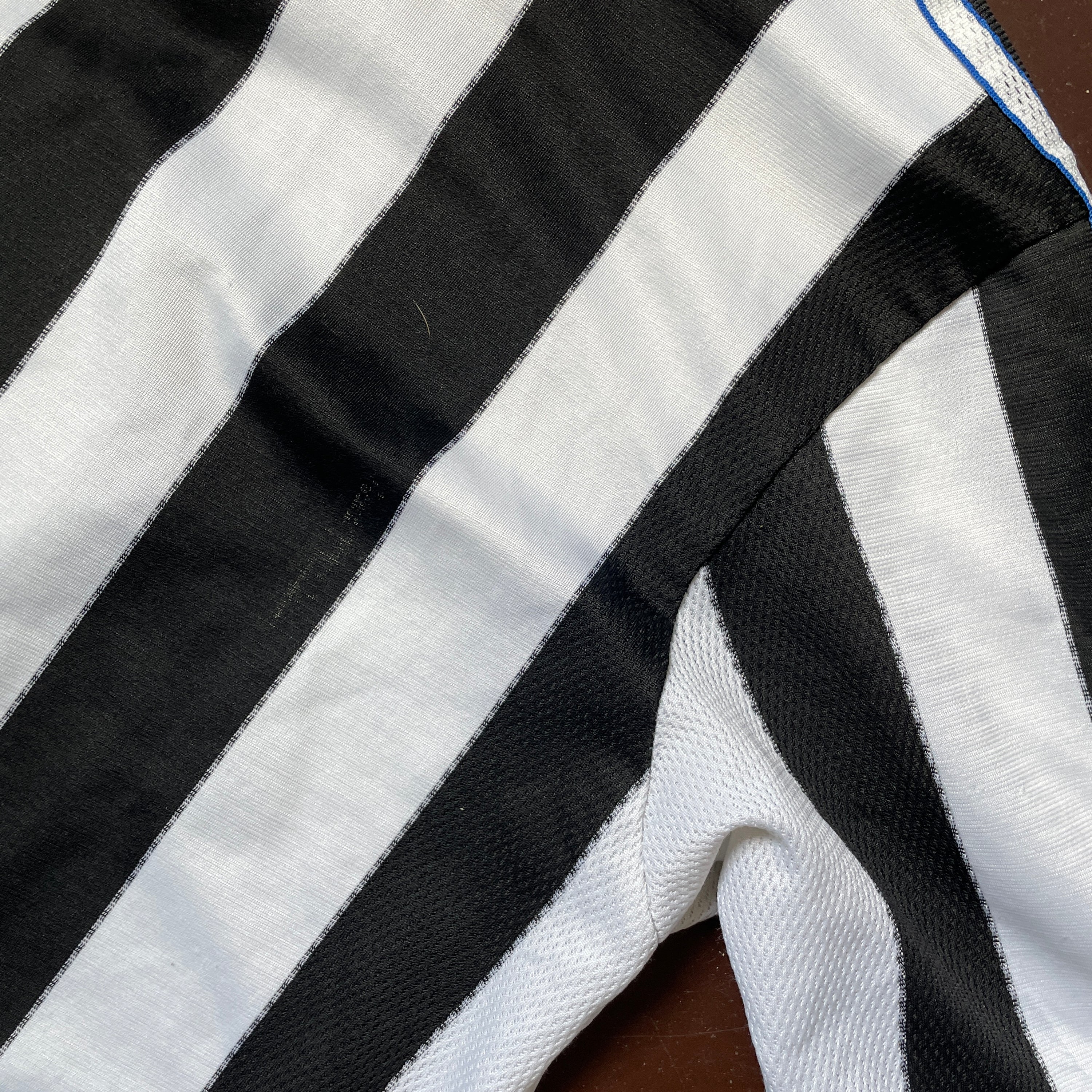 US L - ADIDAS NEWCASTLE UNITED BROWNALE SOCCER JERSEY "HOME" [2000]