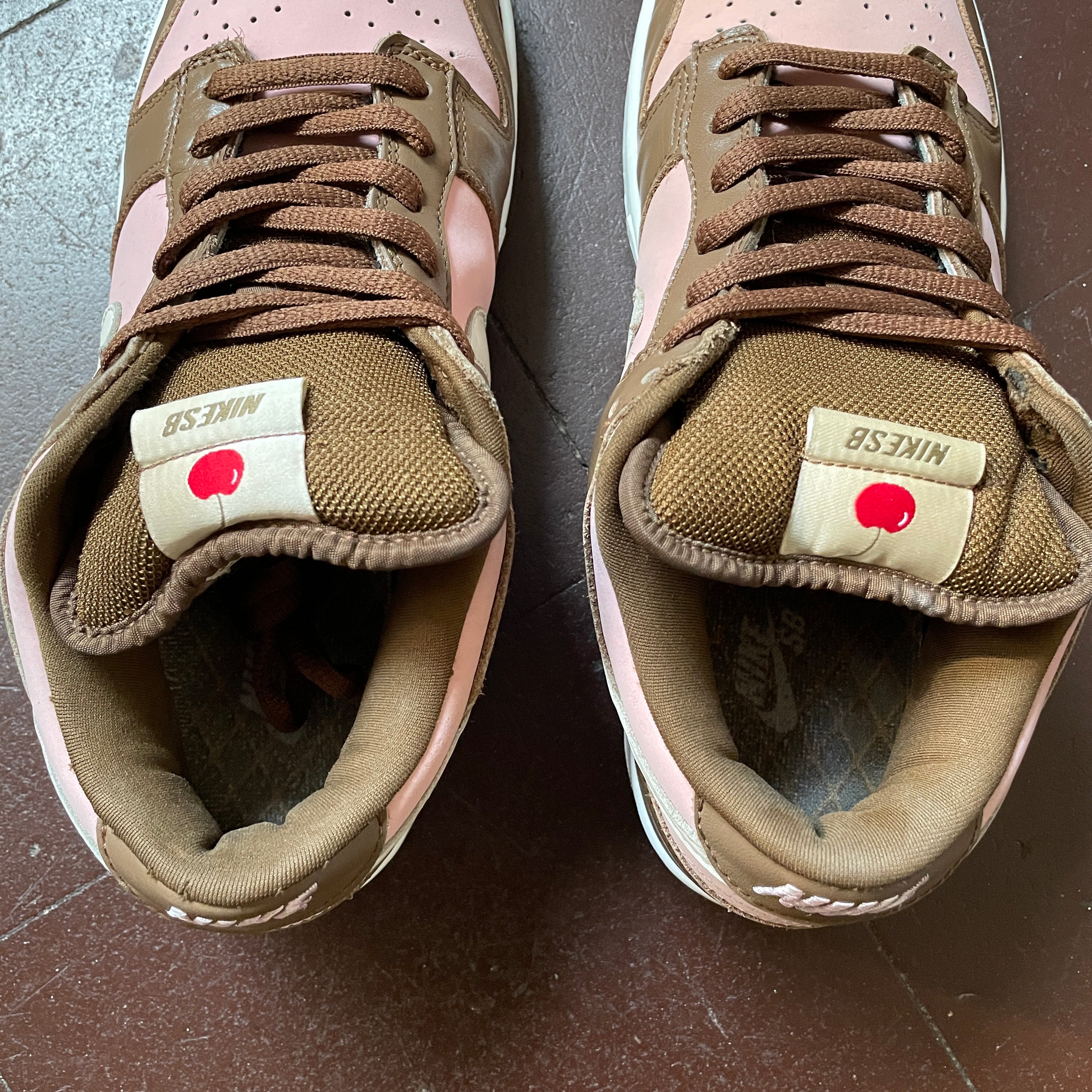 US 10 - NIKE DUNK LOW PRO SB x STUSSY "SHY PINK CHERRY" [2005]