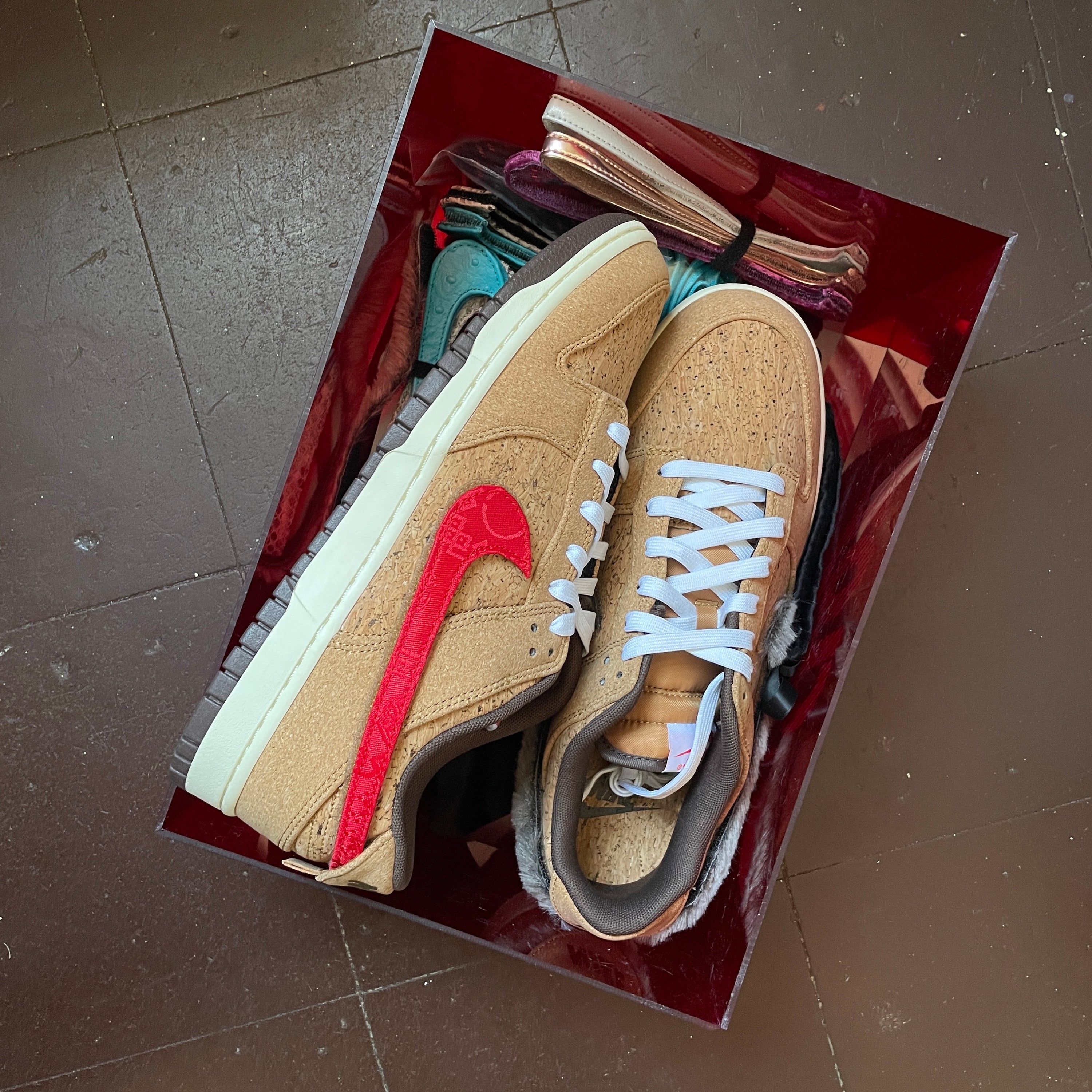 US 11 - FRIENDS & FAMILY NIKE DUNK LOW SP x CLOT "CORK" [2020]