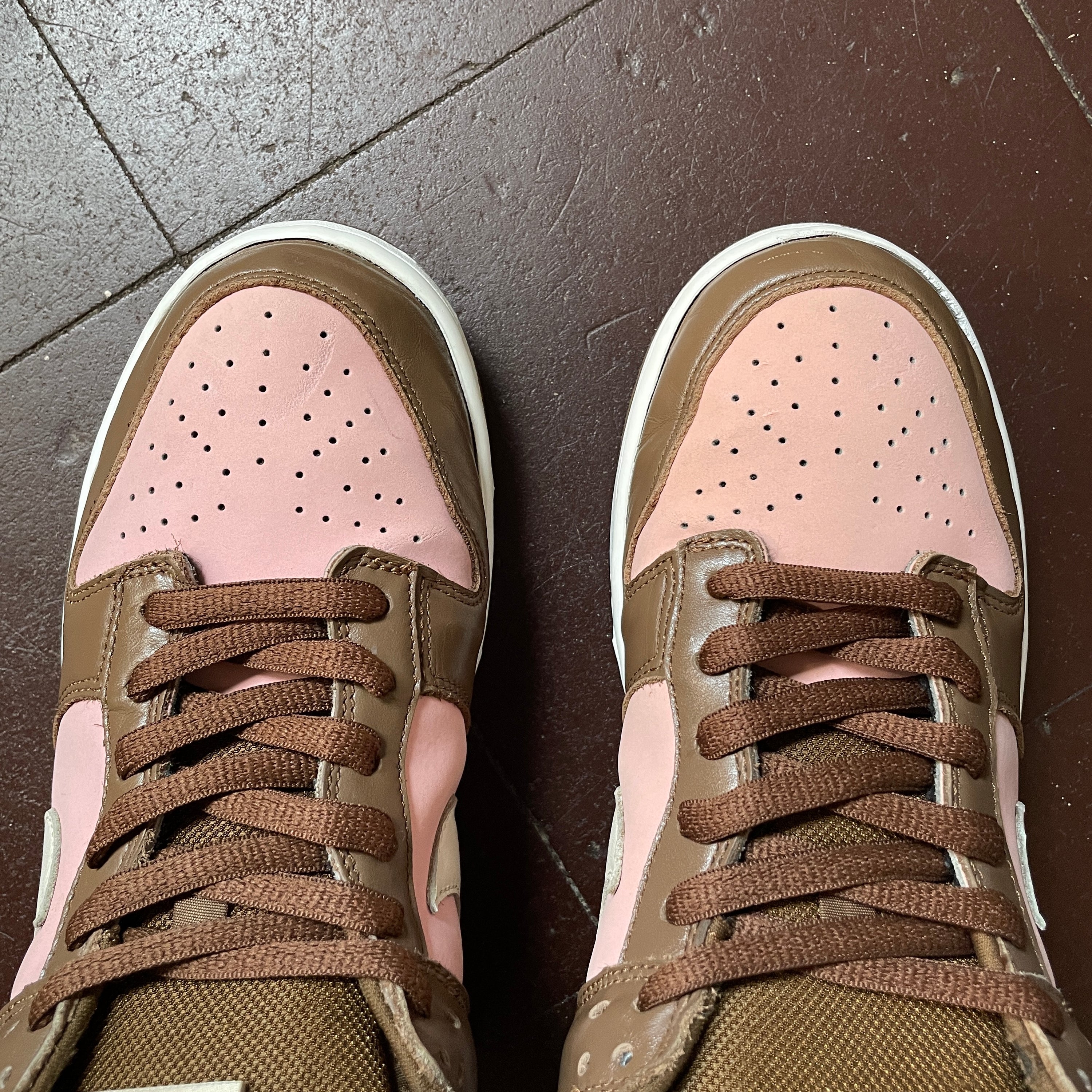 US 10 - NIKE DUNK LOW PRO SB x STUSSY "SHY PINK CHERRY" [2005]