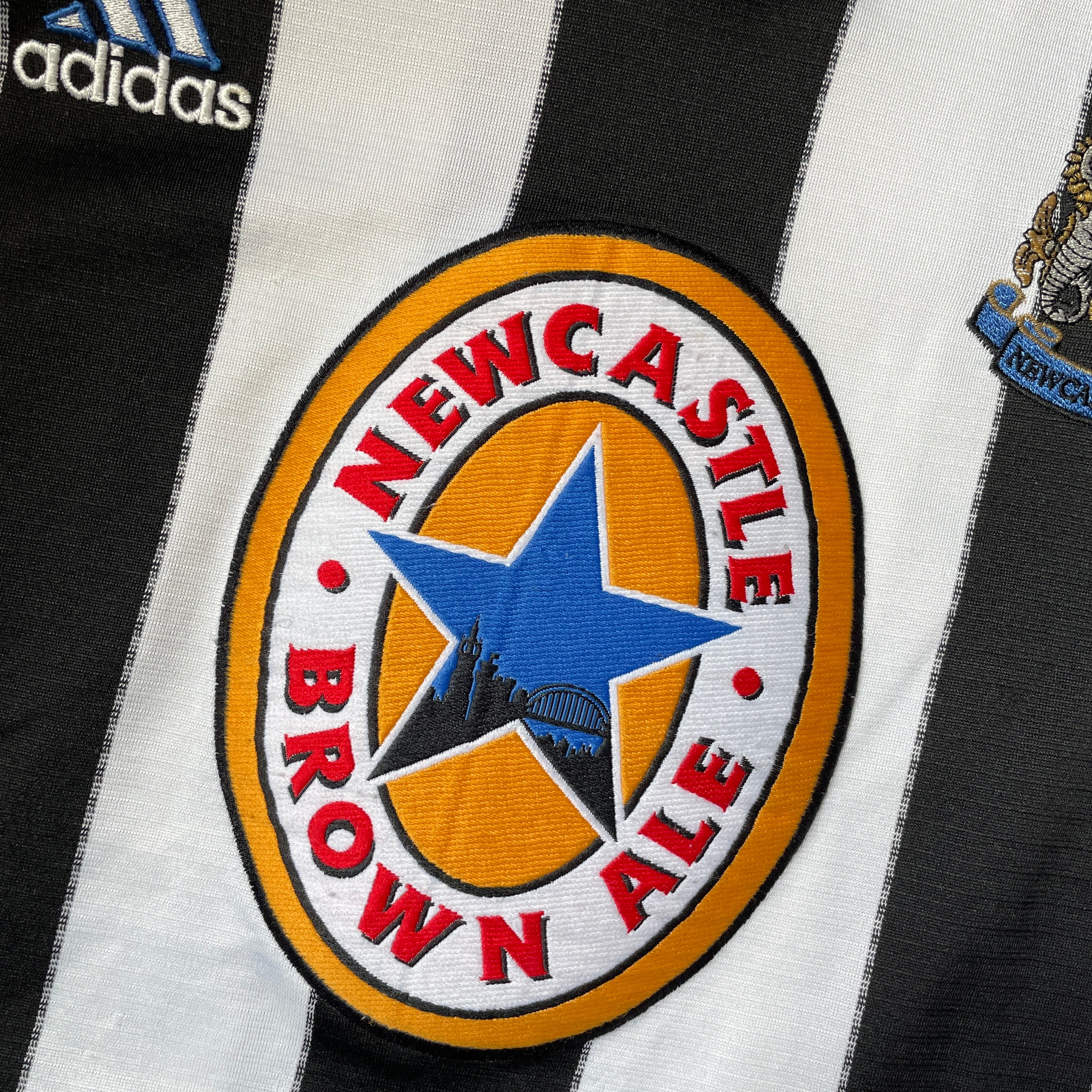 US L - ADIDAS NEWCASTLE UNITED BROWNALE SOCCER JERSEY "HOME" [2000]